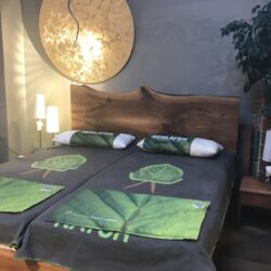 Schlafzimmer, Betten, Kommode