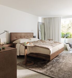 Bett Float mit Lederkopfteil Naturleder tartufo in Nuss.