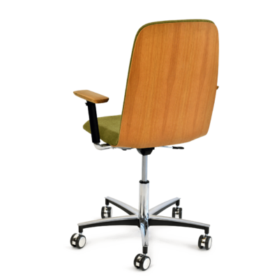 ergonomischer Bürostuhl, Rücken und Sitz gepolstert, mit Holz-Armlehnen und Rollen, Bezug grüner Wollstoff